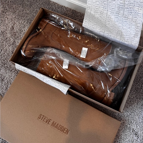 Steve Madden Riggs Banana Leather Boots - Picture 4 of 14